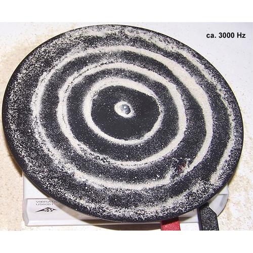 Chladni-Platte, rund, 
Zubehör Vibrationsgenerator
(3B Scientific, Art.-Nr.: 1000701) -
zur Erzeugung von Klangfiguren nach Chladni, 1000705 [U56005], Mechanische Wellen